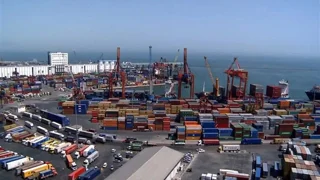How much is Iran's trade with neighboring and Islamic countries?